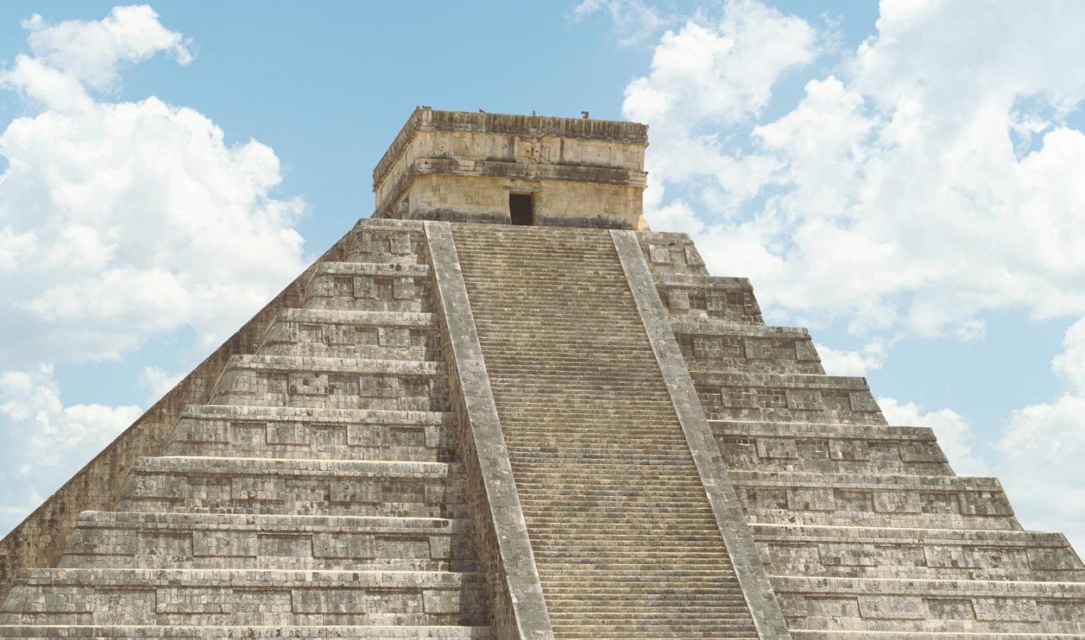 Процесс обучения специалистов по работе с туристическими группами в образовательном центре